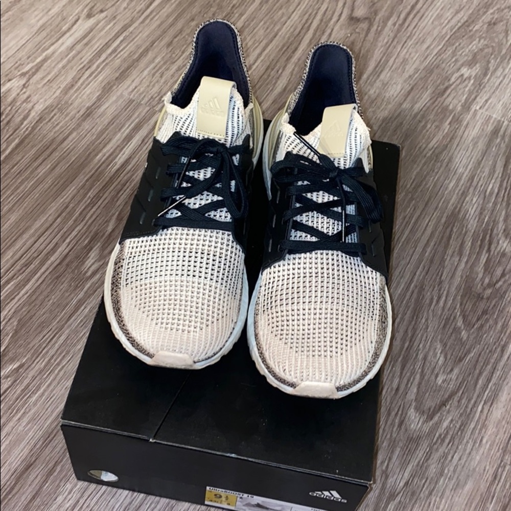 Adidas Ultraboost Sneaker (Sz 9.5)